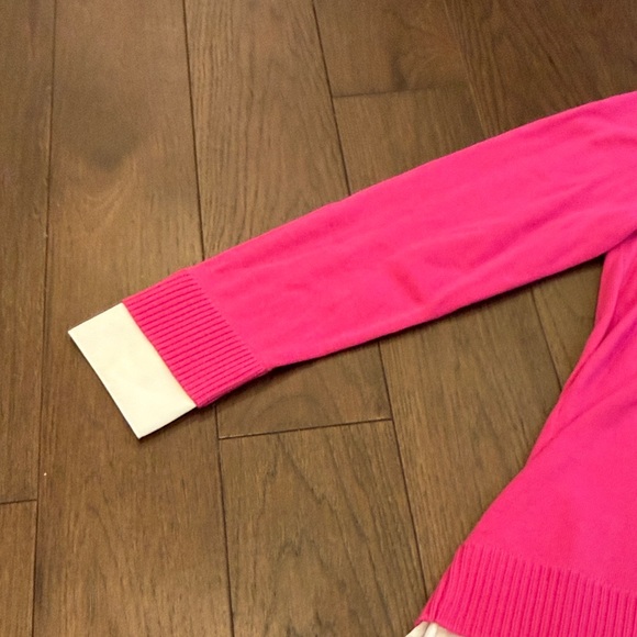 Issac Mizrahi Women's Layered Pink V-Neck Sweater with White Collar Small - Picture 3 of 9